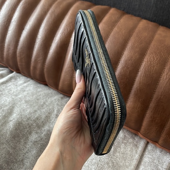 Prada Wallet - Picture 4 of 11